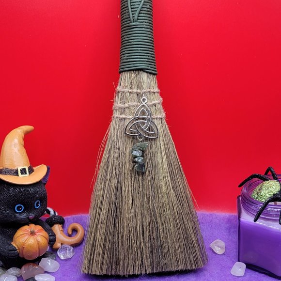 Witch Green Aventurine Triquetra Charm Broom - Picture 5 of 8